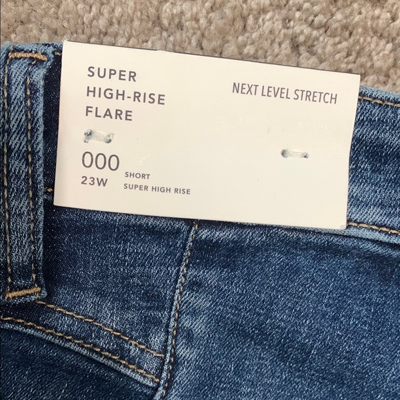 NEW!!!! American Eagle Outfitters 000 Short flare jeans - Picture 3 of 4